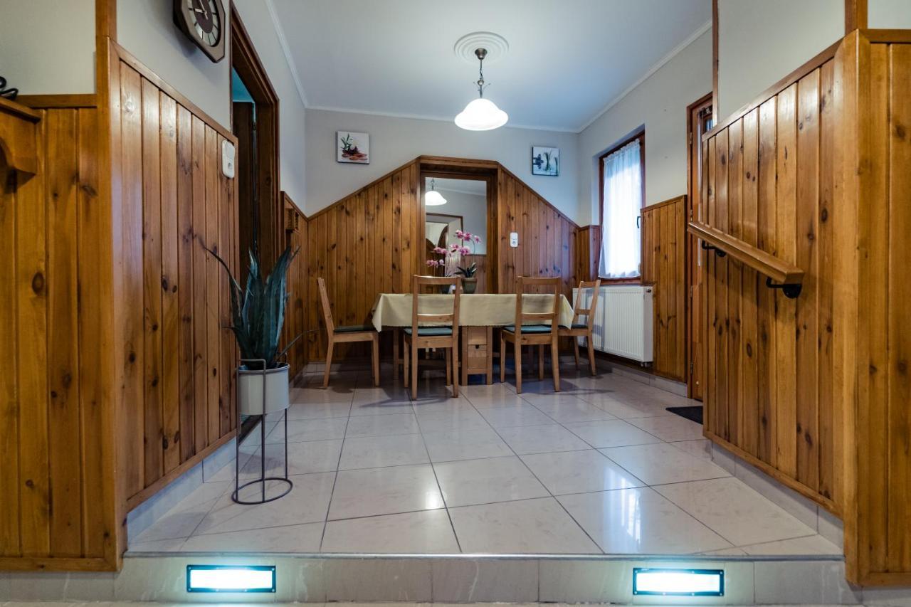 Estike Apartman Gyula Esterno foto
