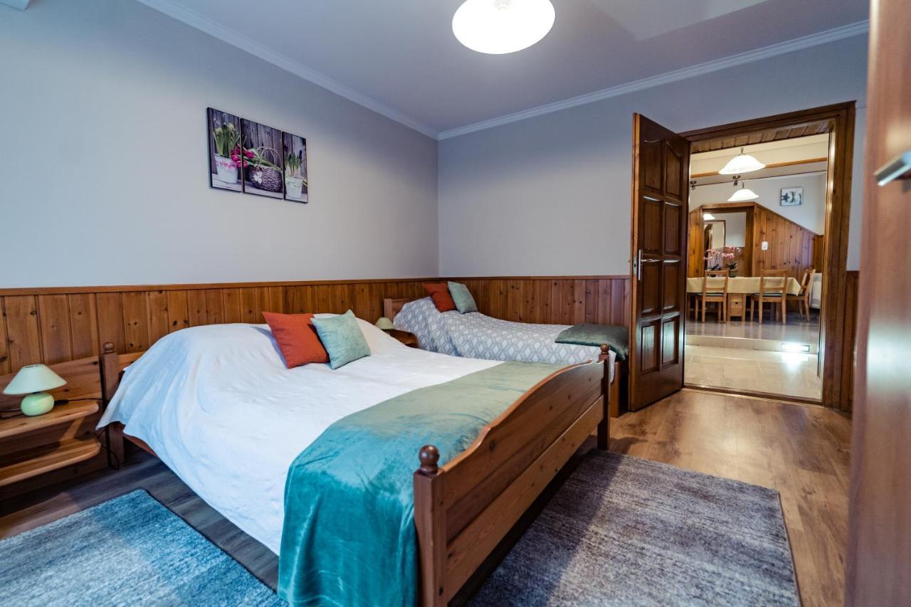 Estike Apartman Gyula Esterno foto