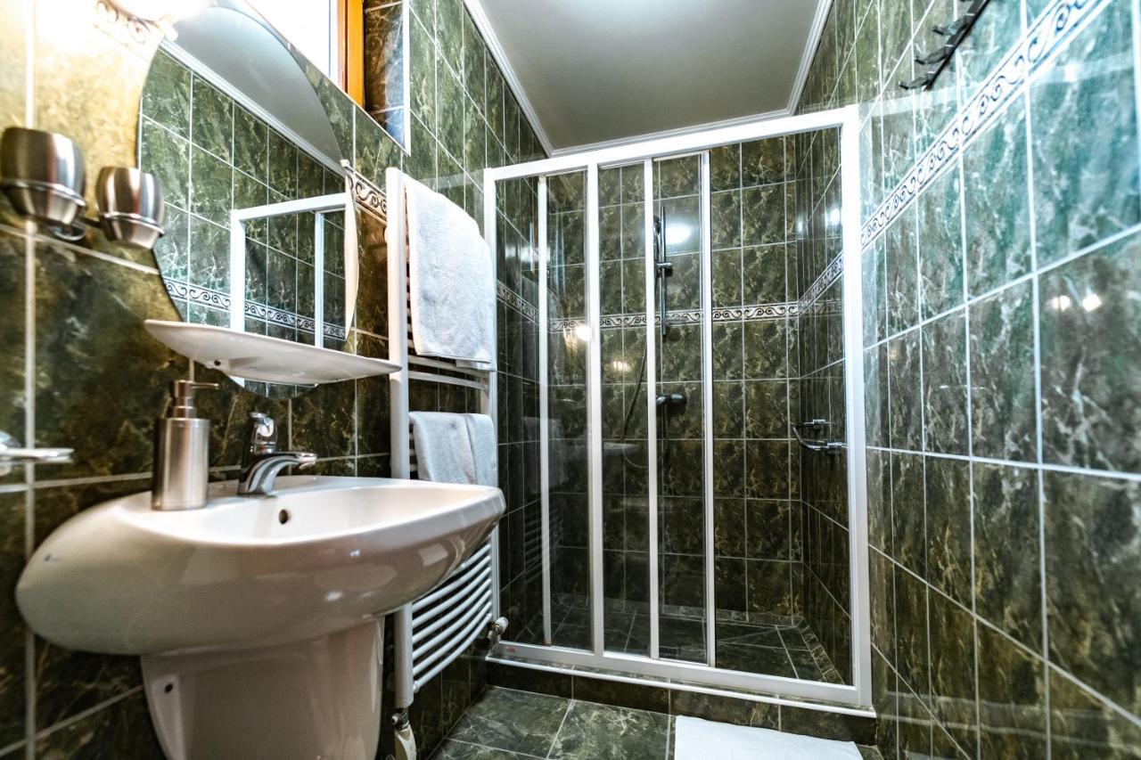 Estike Apartman Gyula Esterno foto