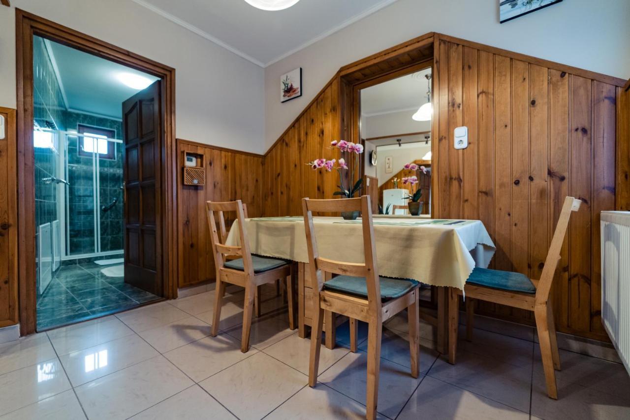 Estike Apartman Gyula Esterno foto