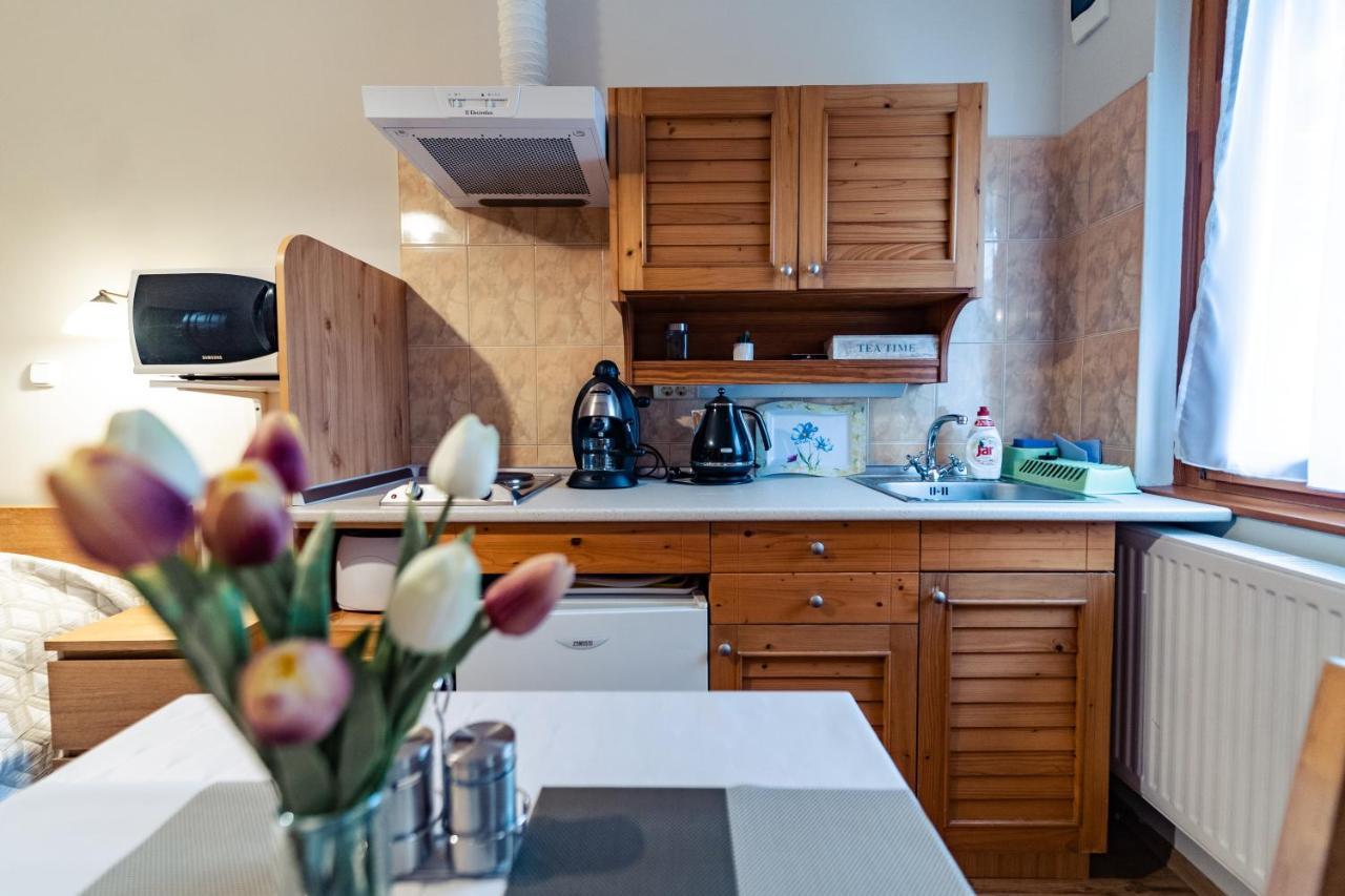 Estike Apartman Gyula Esterno foto